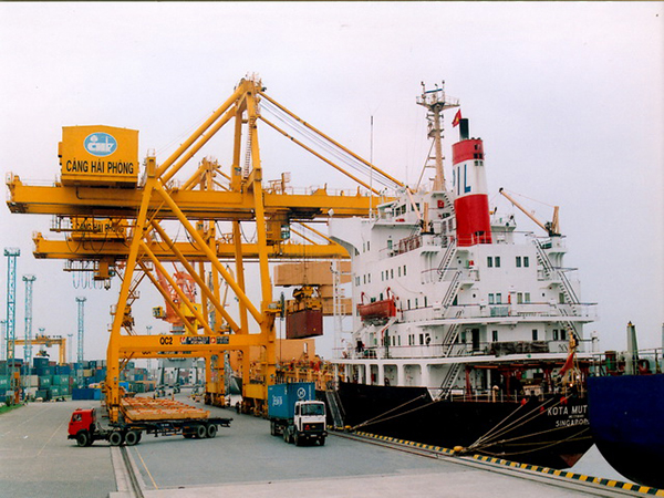 Khai thác và kinh doanh cầu cảng